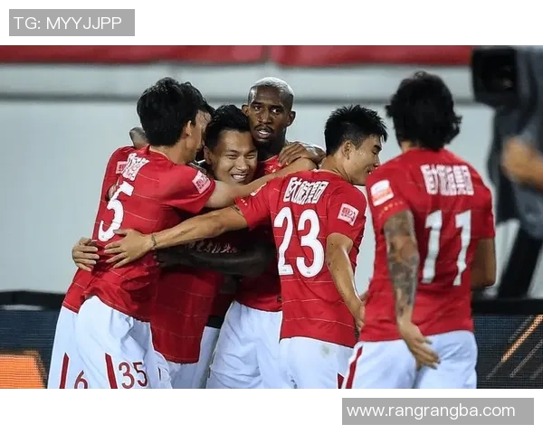 恒大球迷与香港球迷的激情对决与情感交融探讨